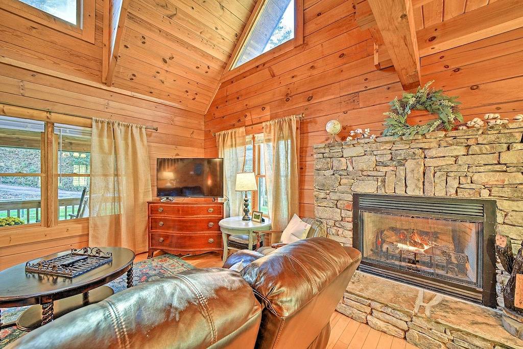 Creekside Bryson City Cabin w/ Private Hot Tub in Swain County