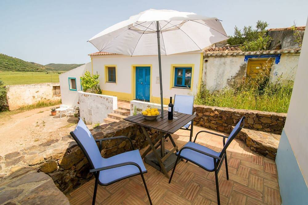 A Ruina Velha - sleeps up to 2 in Bordeira, Faro Distrikt