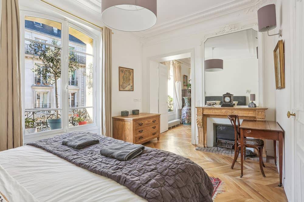 Ganze Wohnung, Luxueux 4 Br Haussmanian Apt 165m2 / 2 king 2 queen size beds in 10e Arrondissement, Paris