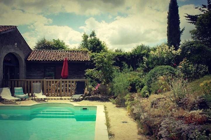 Gîte pour 5 personnes, avec terrasse ainsi que jardin et piscine à Faveraye-Mâchelles