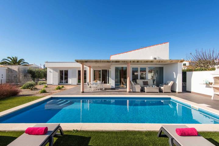 Chalet para 7 personas, con terraza además de jardín y piscina - 1