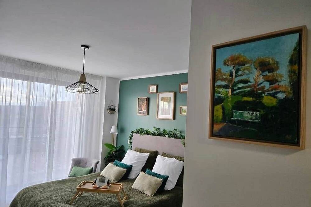 Appartement entier, \"Studio Vert\": esprit forêt provençale in Éguilles, Côte méditerranéenne (France)