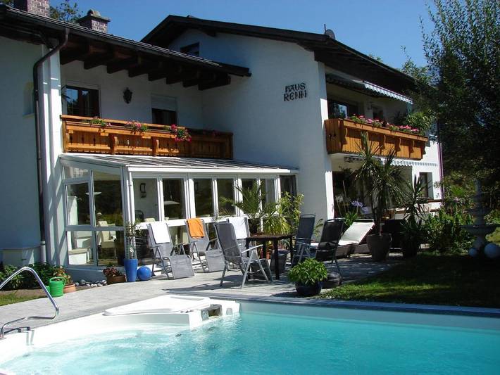 Ferienwohnung für 6 Personen, mit Terrasse und Garten sowie Pool