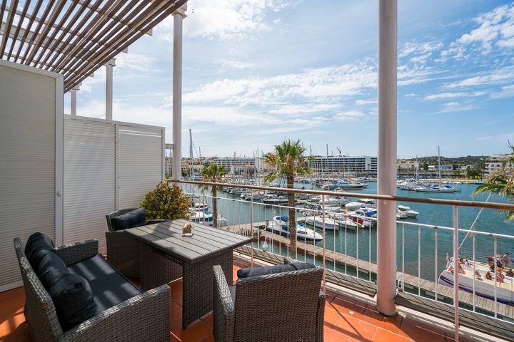 Apartamento para 4 personas, con Vistas al mar además de Balcón y Piscina en Meia Praia