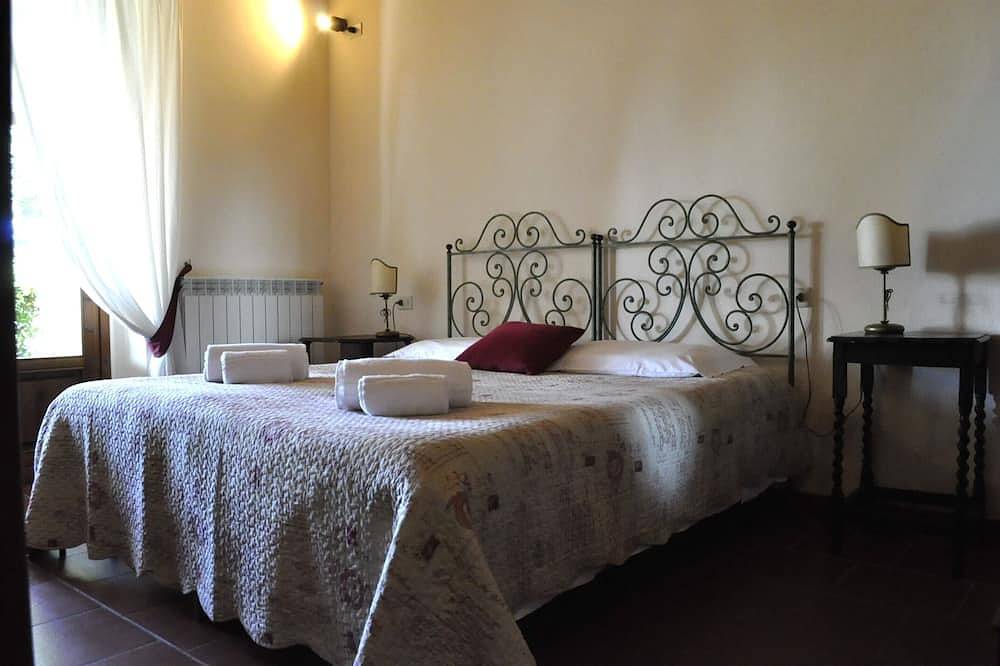 Ganze Wohnung, Charmantes Ferienhaus mit 2 Schlafzimmern und 1 Badezimmer in Iano, Florenz Provinz