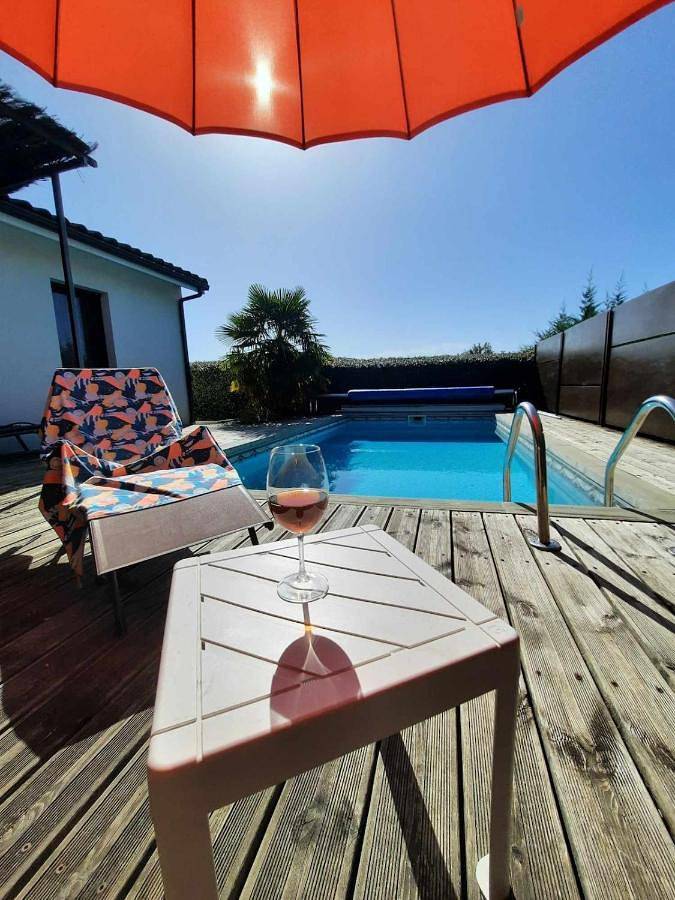 Location de vacances pour 6 personnes, avec terrasse et piscine à Gigouzac