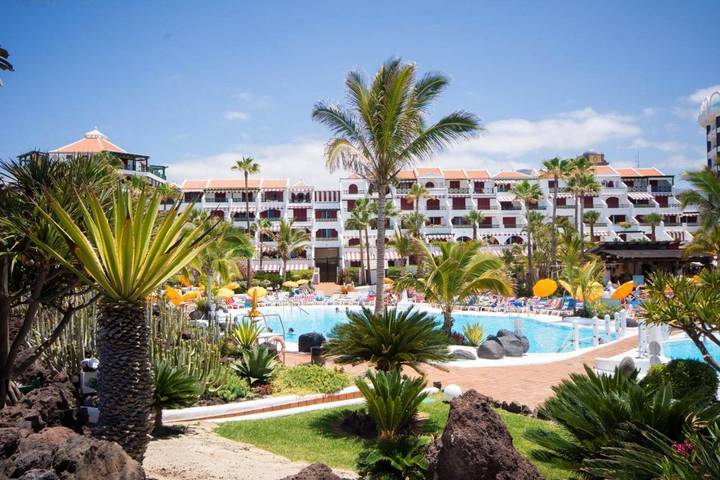 Apartamento para 4 personas, con Terraza además de Jardín y Piscina en Parque Santiago