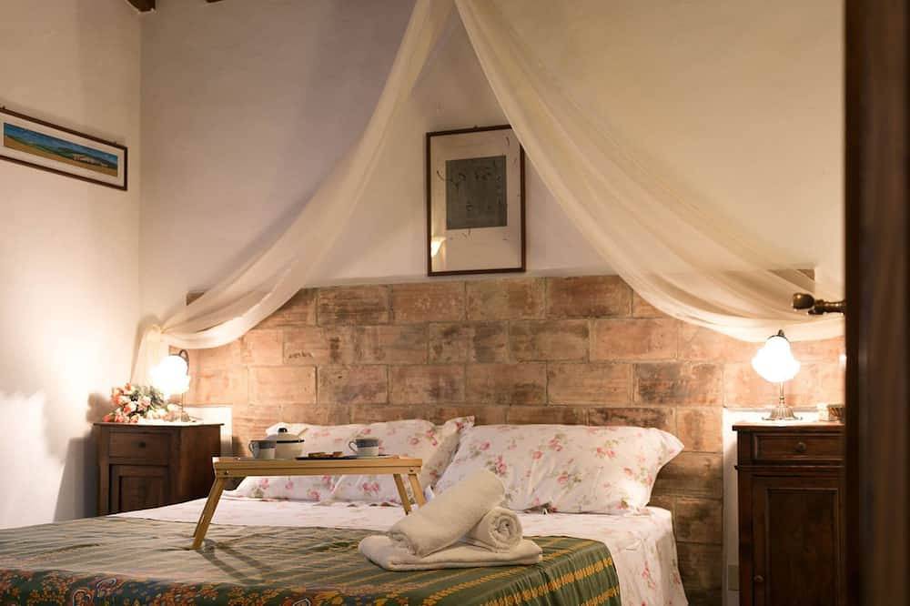 Charmantes Einfamilienhaus in tosk. Bauweise fuer 2 Personen, Pool, Wlan, Garten in Montescudaio, Etruskische Küste