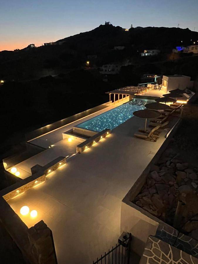 Gîte pour 3 personnes, avec Terrasse ainsi que Piscine et Vue dans Chora (Ios)