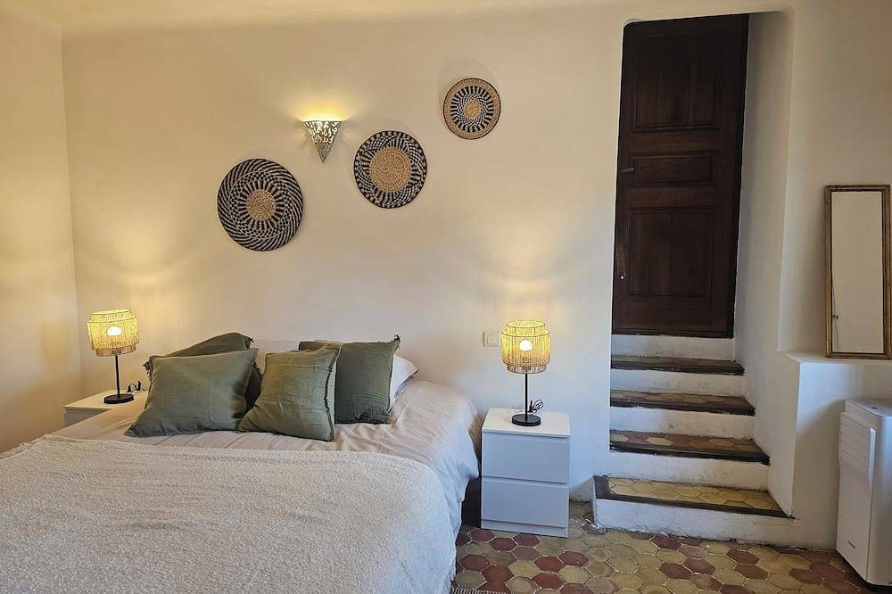 Ganze Wohnung, Small apartment in the village in Lauris, Regionaler Naturpark Luberon
