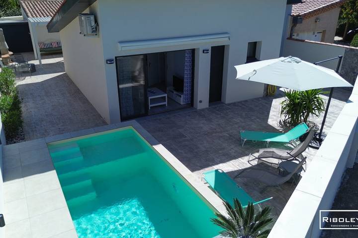 Location de vacances pour 10 personnes, avec piscine et jardin dans Plage de la Farinette