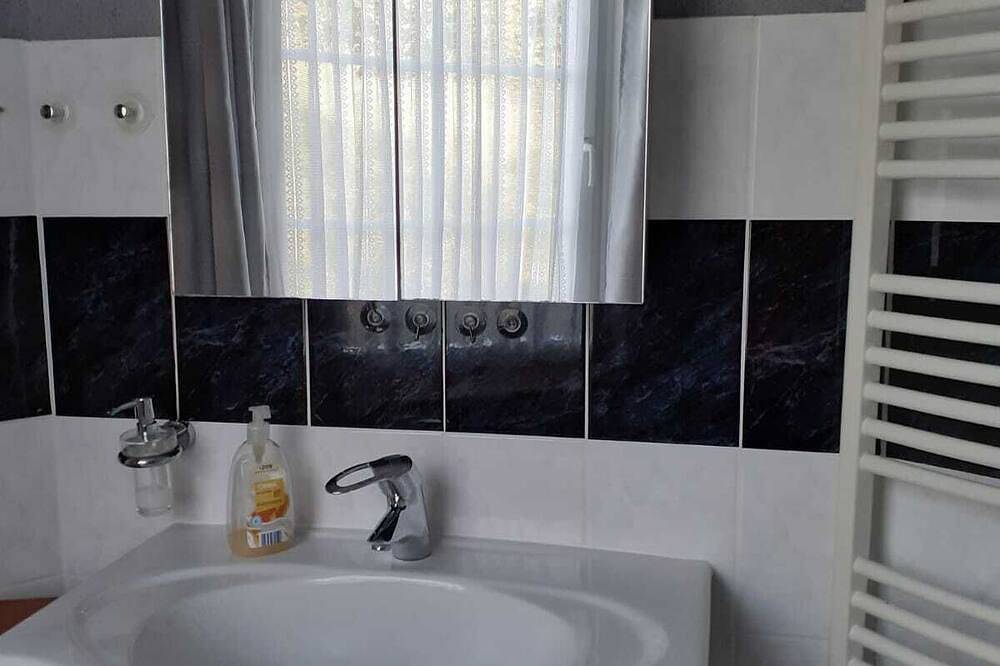 Gemütliches Ferienhaus in Nähe der Elbinsel Krautsand für bis zu fünf Personen. in Drochtersen, Cuxland