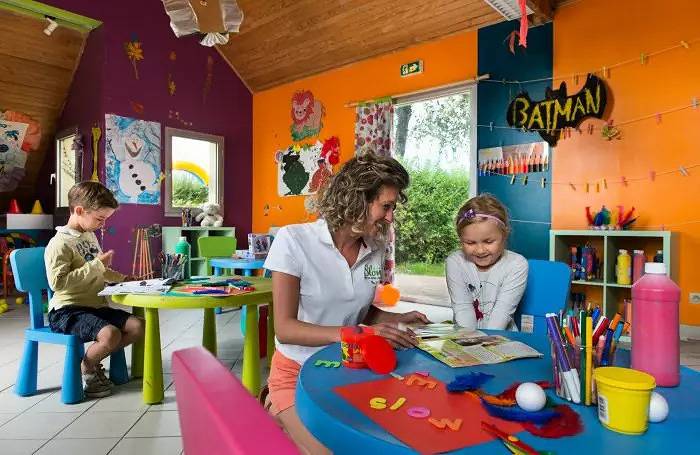 Mobil home pour 5 personnes, avec sauna et terrasse ainsi que jacuzzi et piscine, adapté aux familles à Pénestin - 3