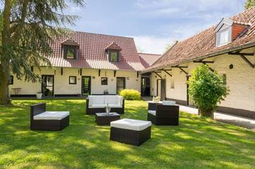 Hôtel pour 3 personnes, avec vue et jardin à Lompret