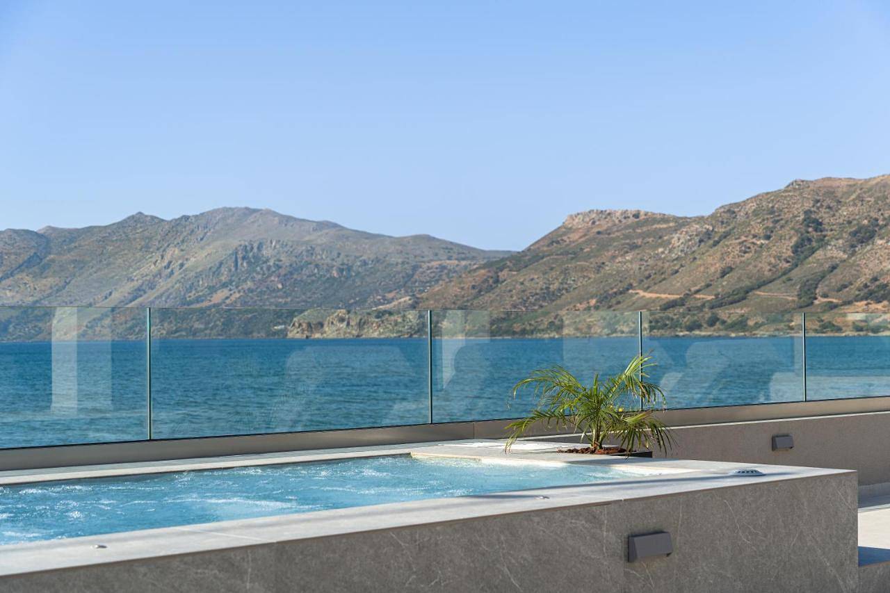 Luxury Villa Eos Beachfront 20 metres from the sea in Nopigia, Chania und Umgebung