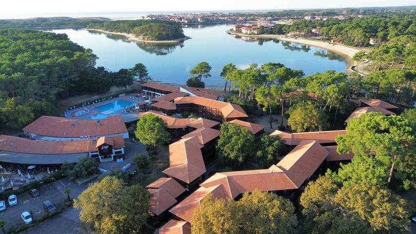 Hôtel pour 4 personnes, avec piscine et jardin