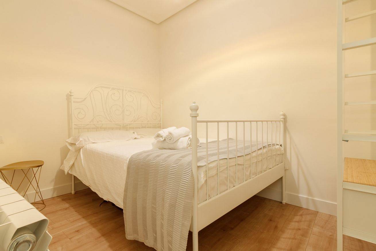 Appartamento intero, General Castillo apartment with Wifi in Ibaiondo, Bilbao