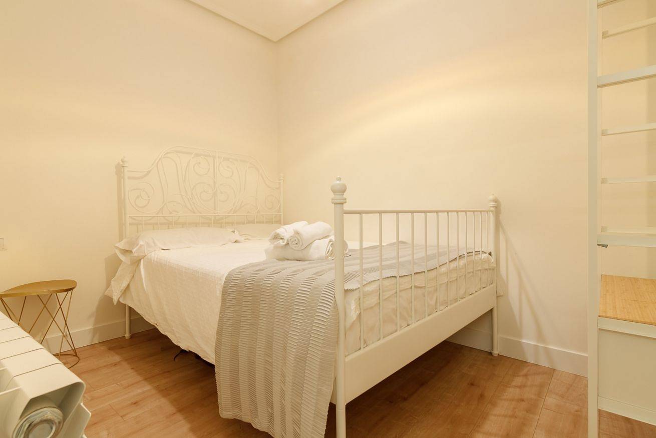 Ganze Wohnung, General Castillo apartment with Wifi in Ibaiondo, Bilbao