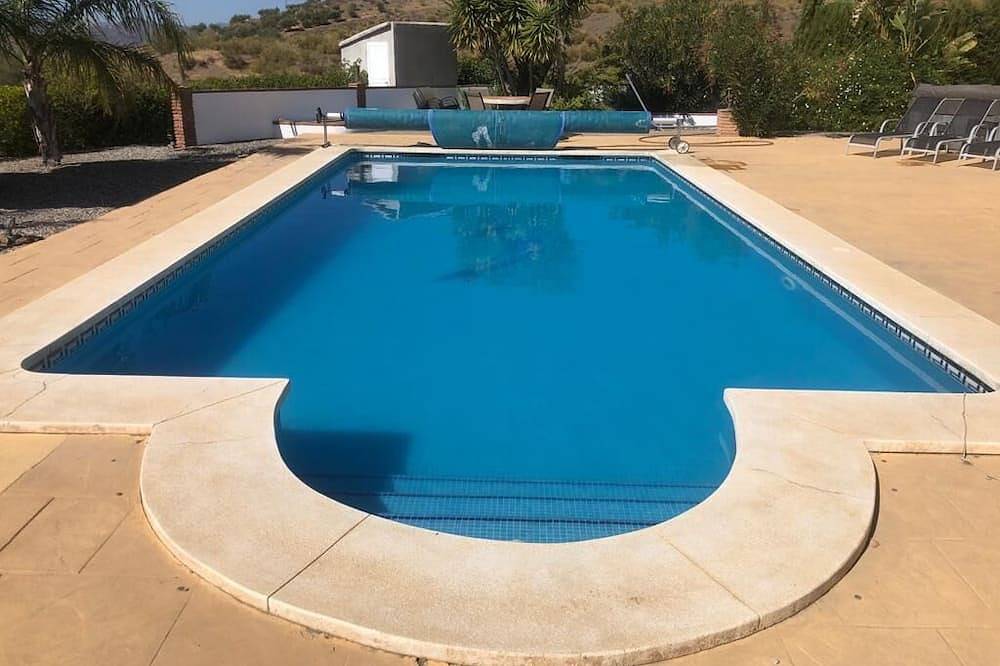 Villa Marylou with swimming pool in Montagnes, Andalusie in Sedella, Málaga Provinz