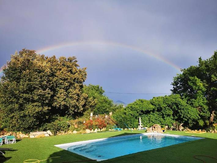 Location de vacances pour 2 personnes, avec Terrasse et Jardin ainsi que Piscine et Vue à Taulignan