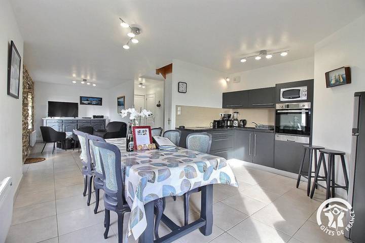Gîte pour 5 personnes, avec jardin à Plougrescant - 3