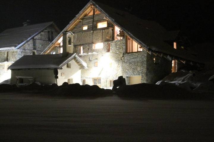 Gîte pour 12 personnes, avec jardin et sauna ainsi que balcon et jacuzzi à Cervières - 2