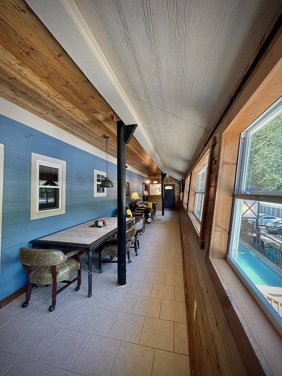 Vacation rental for 38 people, with hot tub and yard in Concan