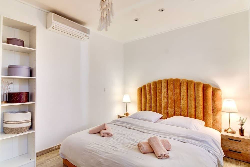 Charming Townhouse on French Riviera near Cannes in Saint-Laurent-du-Var, Cannes region