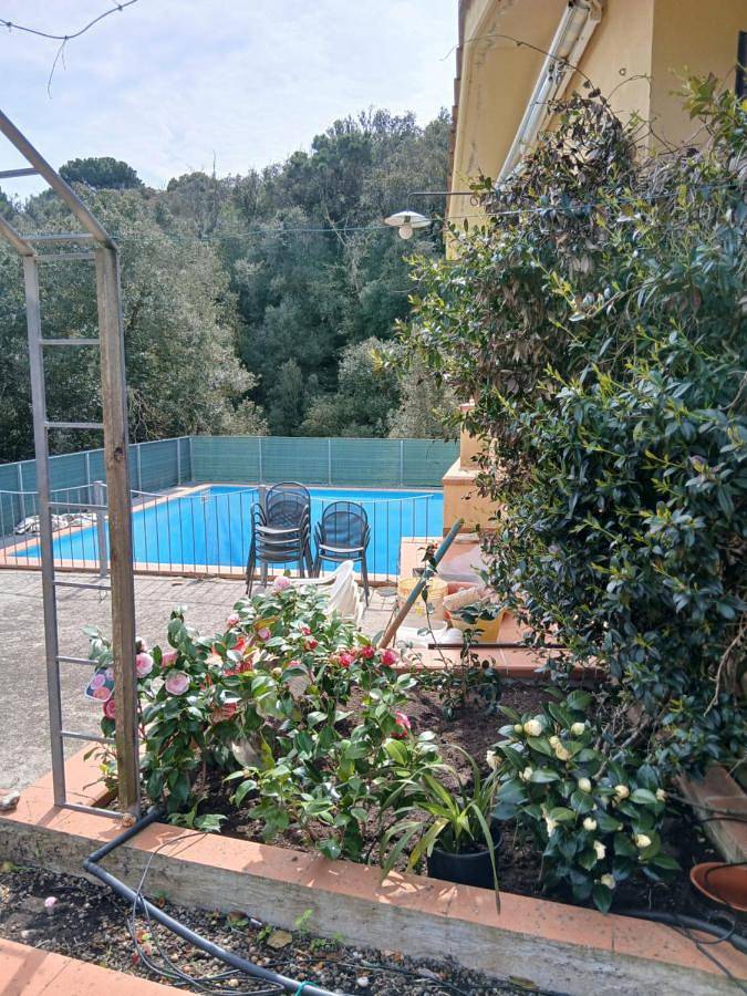 Villa per 8 persone, con piscina e panorama nonché giardino, con animali domestici - 1