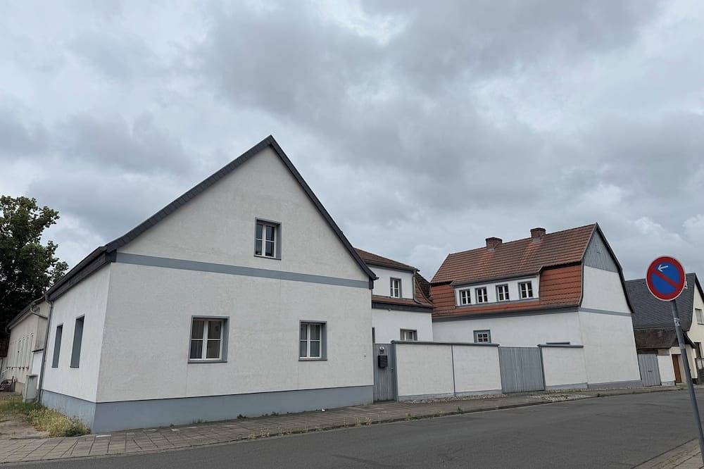 Landhaus am See\nmit eingezäuntem Grundstück in Brandenburg an der Havel in Brandenburg an der Havel