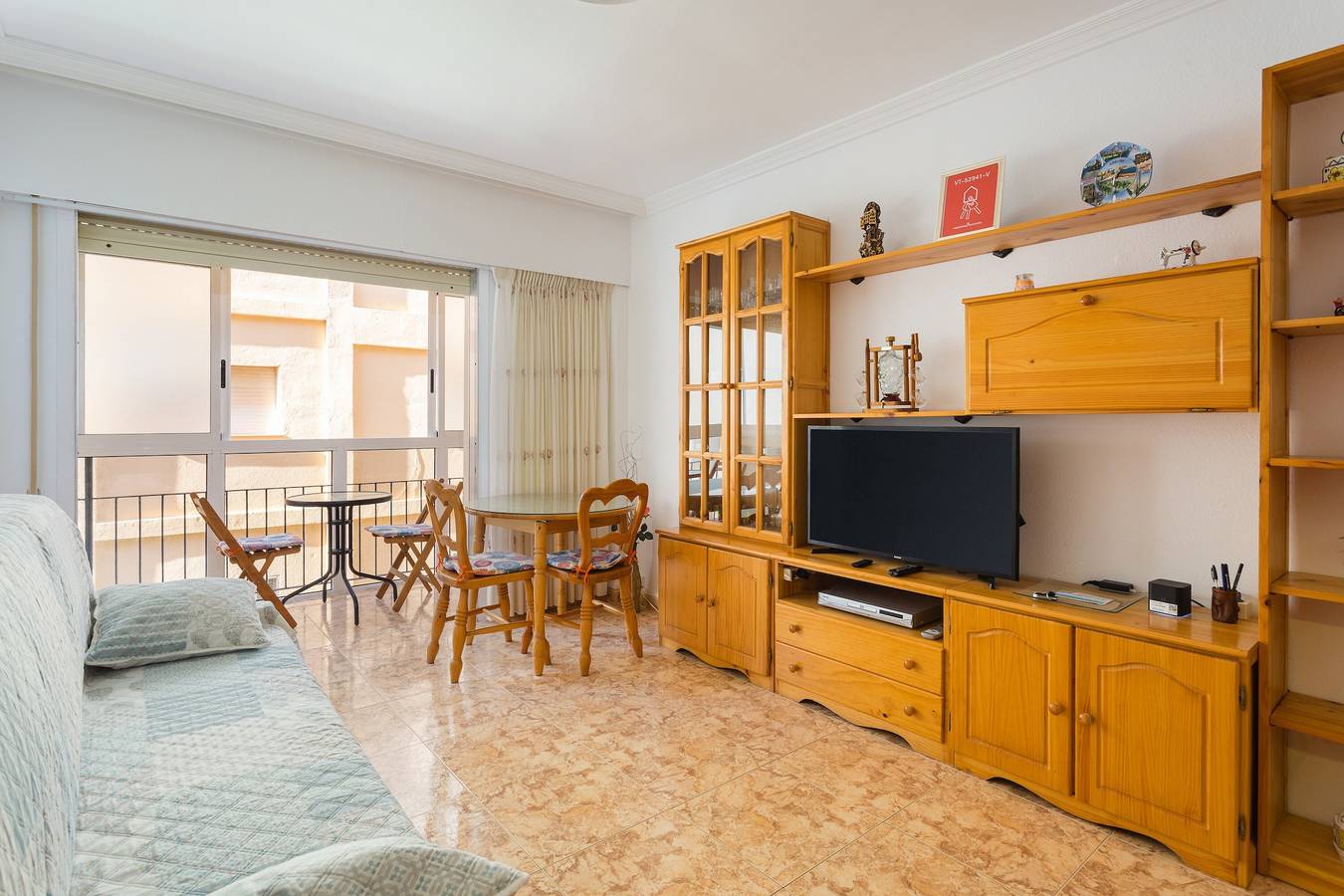 Apartamento entero, Apartamento 'Bonanza' con terraza privada y Wi-Fi in Playa de Gandía, Costa de Valencia