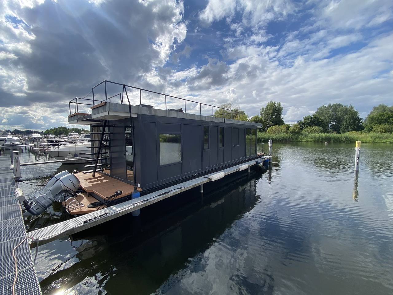 Exklusives Hausboot - Sauna, Sonnendeck & privates Beiboot in Plötzin, Werder