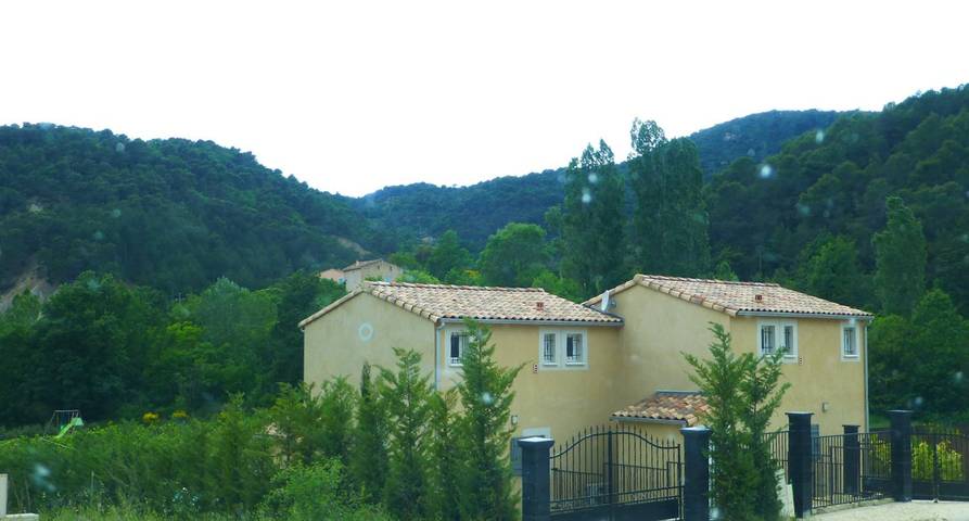 Gîte pour 6 personnes, avec terrasse ainsi que jardin et piscine, animaux acceptés dans Drôme provençale - 4