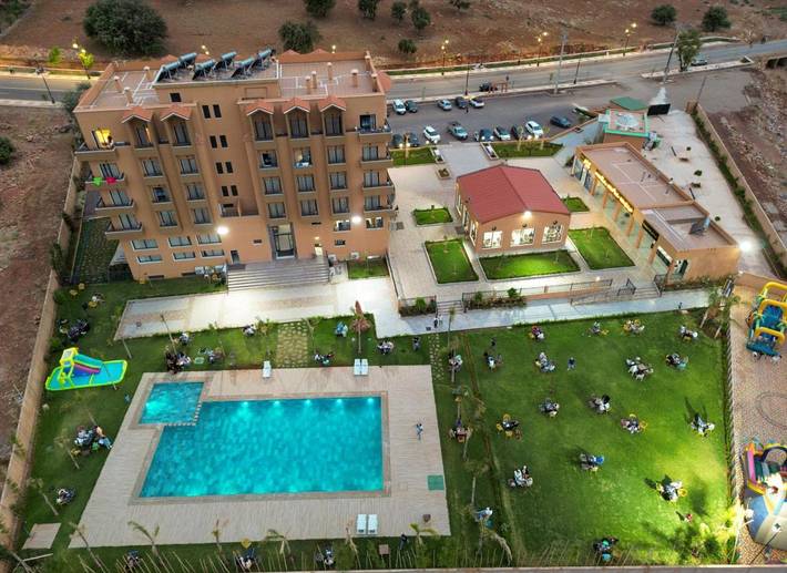 Hotel para 2 personas, con piscina y balcón además de jardín y vistas - 1