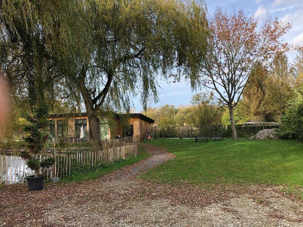 Trendy chalet aan visvijver in Hamme, Ostflandern