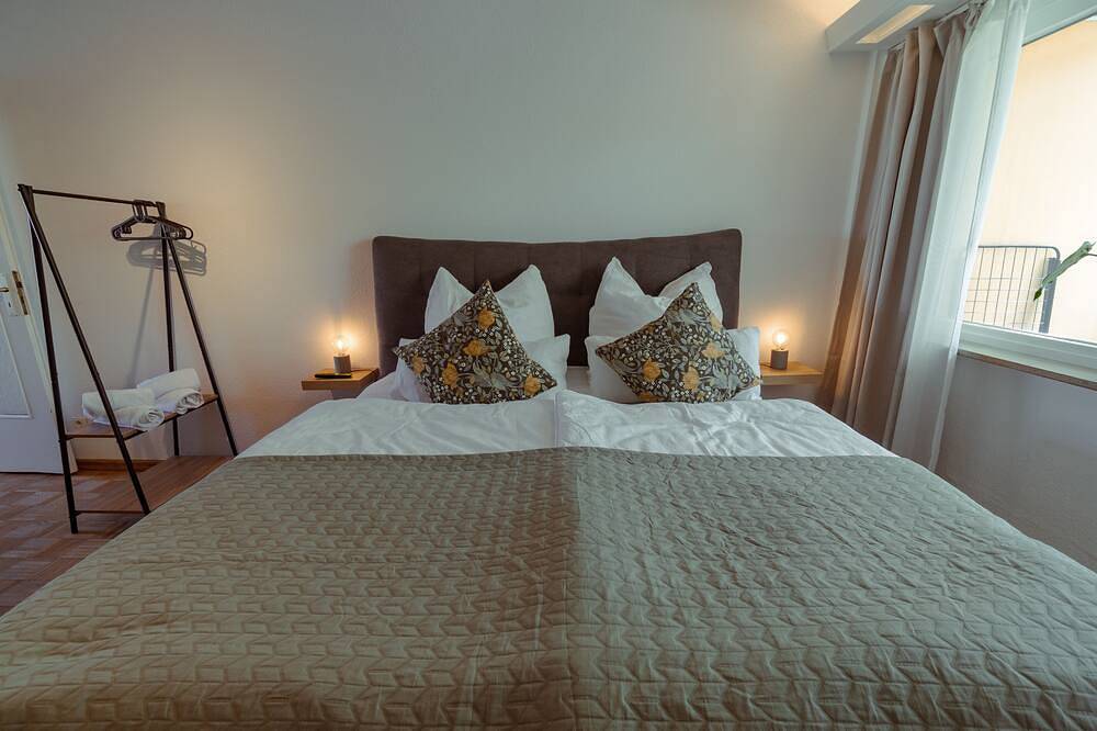 Ganze Wohnung, Studio Apartment mit Parkplatz in Esslingen am Neckar, Landkreis Esslingen