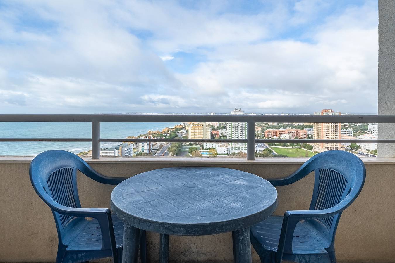 Entire apartment, Apartment 'Jardins Da Rocha' with Sea View, Wi-Fi and Air Conditioning in Praia da Rocha, Portimão