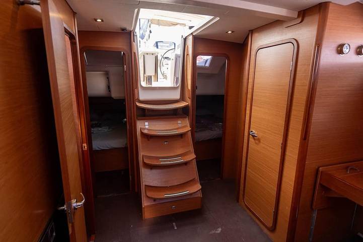 Péniche pour 8 personnes dans Port Pin Rolland - 3