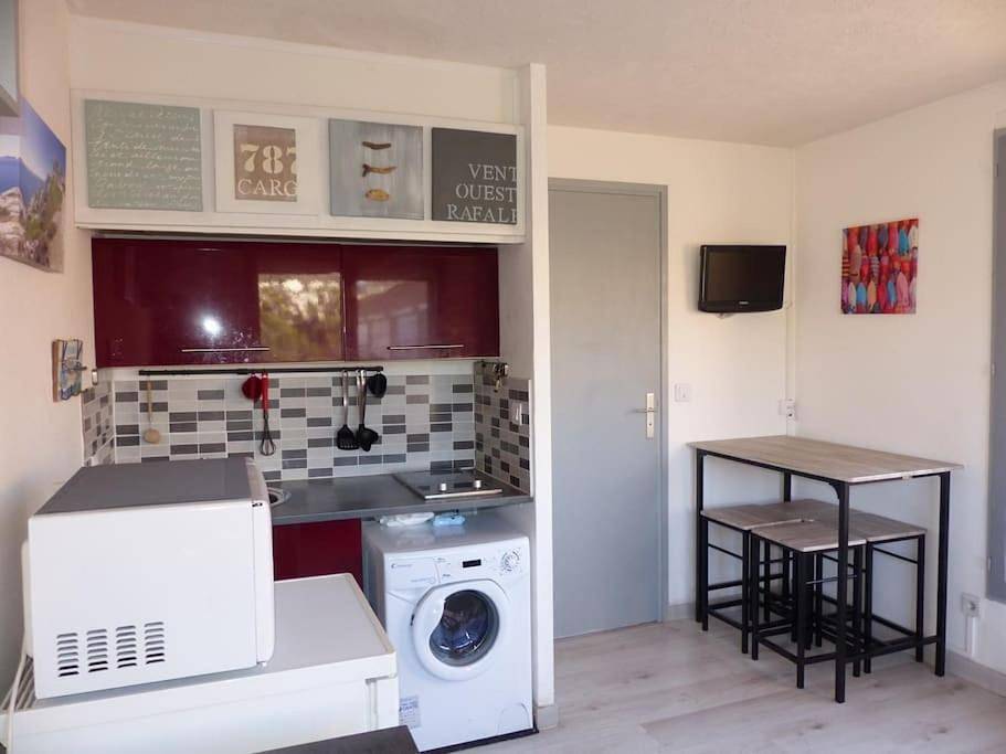 Appartement entier, Charmant Studio climatisé au cœur du Parc Naturel des îles du Frioul in Frioul archipelago, Marseille