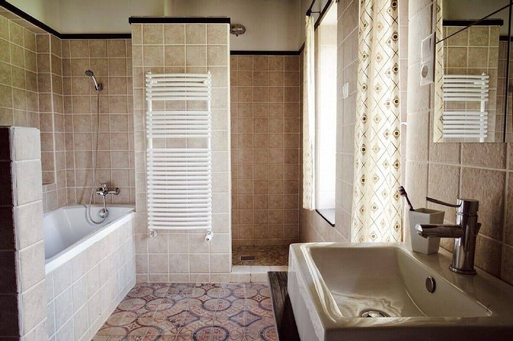 Private holiday villa, country house with land attached in Western Hungary in Apátistvánfalva, Vas megye