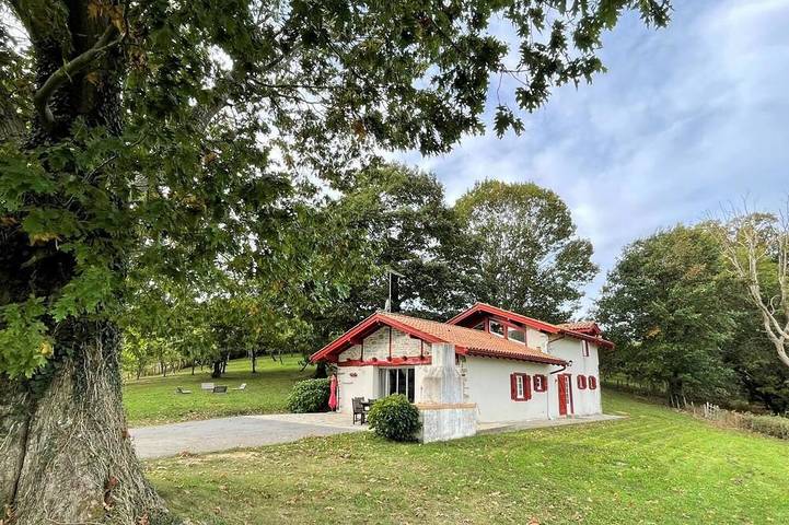 Location de vacances pour 6 personnes, avec Jardin à Iholdy