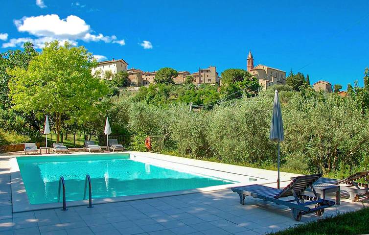 Apartamento vacacional entero, Encantador 120sqm Apt con piscina y aparcamiento, a 1 km de Paciano in Paciano, Provincia de Perugia