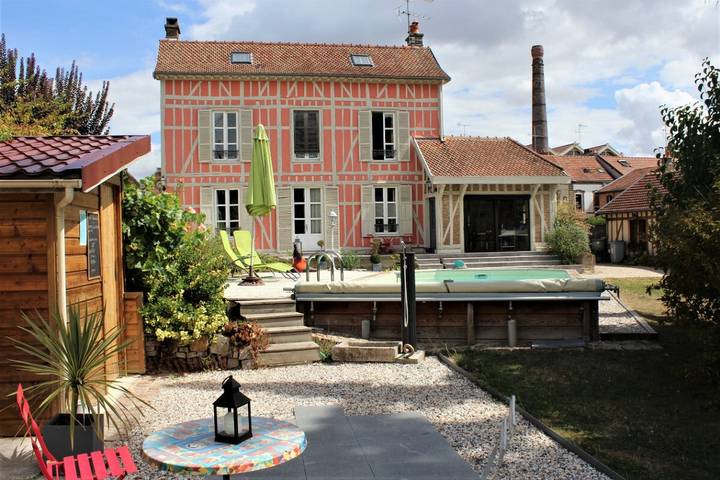 Chambre d’hôte pour 2 personnes, avec piscine ainsi que jardin et terrasse dans l' Aube