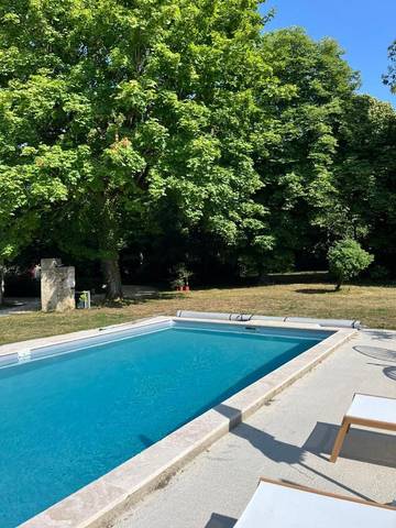 Chambre d’hôte pour 2 personnes, avec piscine ainsi que jardin et vue, animaux acceptés dans le Cher
