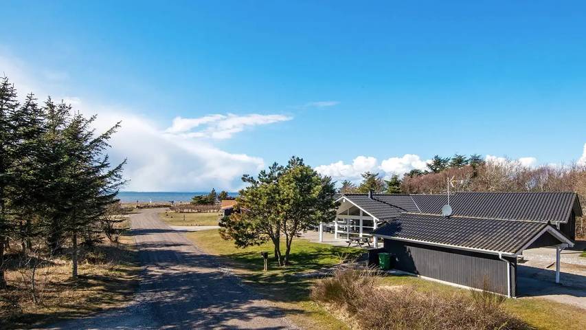 Ferienhaus für 11 Personen, mit Terrasse und Whirlpool sowie Sauna und Pool, mit Haustier in Himmerland
