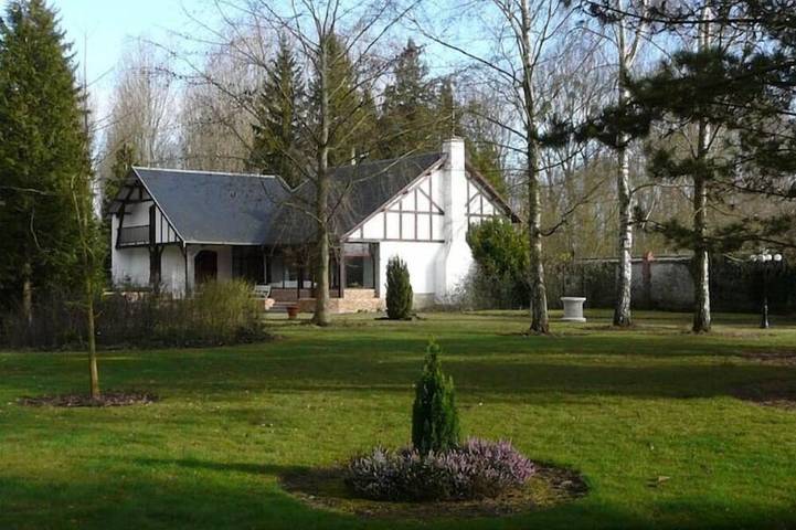 Gîte pour 8 personnes, avec jardin dans Aguilcourt