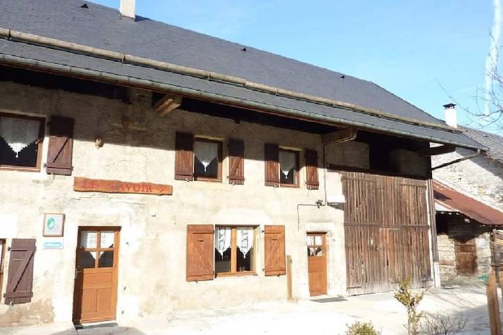 Gîte pour 7 personnes, avec jardin et terrasse à Saint-Jean-de-Couz