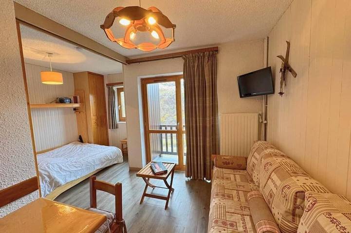 Ganze Wohnung, Bis 10m skipiste, 1te Etage, balkon, fernseher, schließfach für die skier, 25m², Les Menuires in Les Menuires, Saint-Martin-de-Belleville