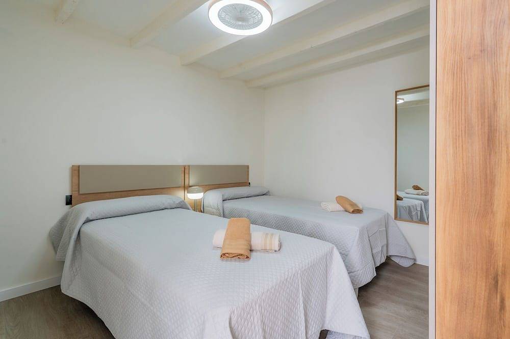 Elcano Living: 4 bedrooms, 3 bathrooms—ideal for families and groups in Castellón de la Plana, Costa del Azahar