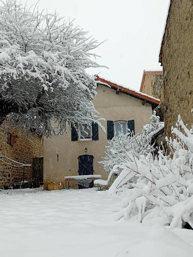 Location de vacances pour 4 personnes, avec Terrasse ainsi que Jardin et Vue à Roche-en-Régnier - 2